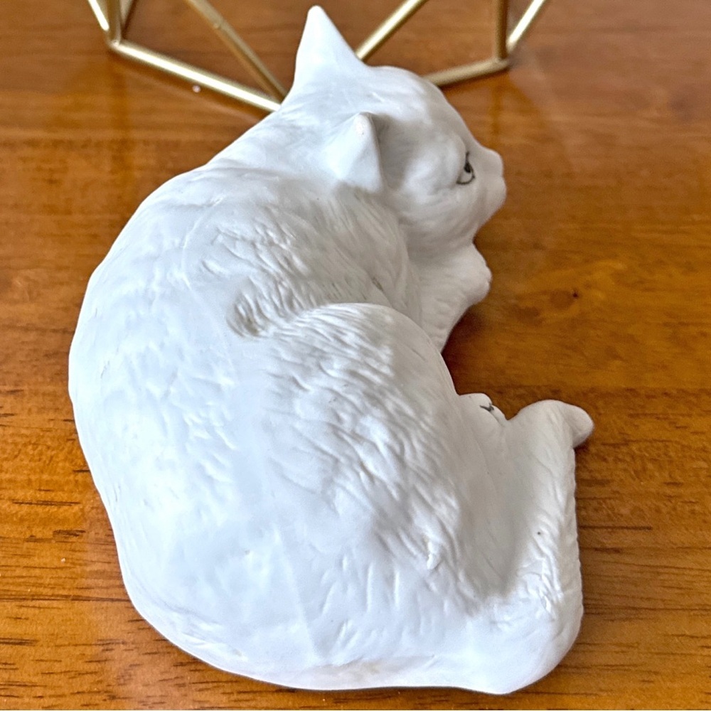 Vintage Bisque Porcelain White Cat Ledge Shelf Sitter Figurine Made In Taiwan - Picture 4 of 11